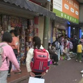 20元一盒，这种"玩具"在孩子中火了！家长无奈：人人都买你不买吗_图2