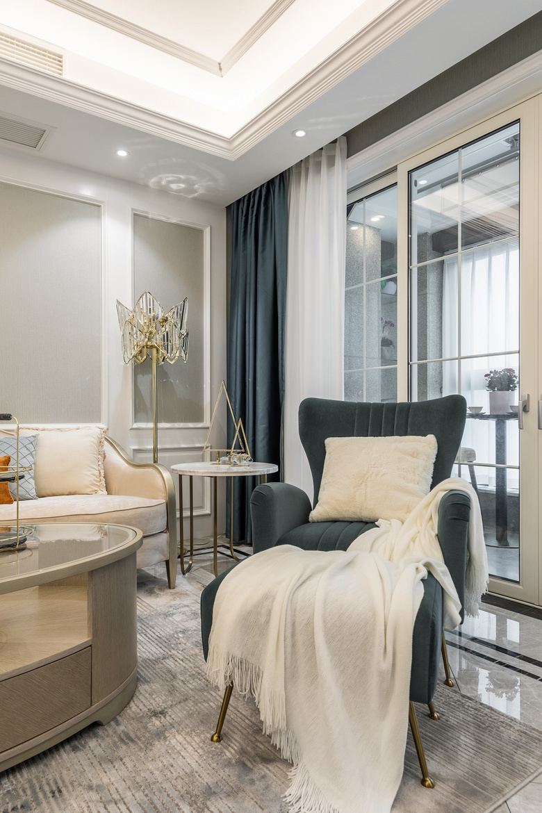 180�O������ɫ���Σ�ʵ�����������