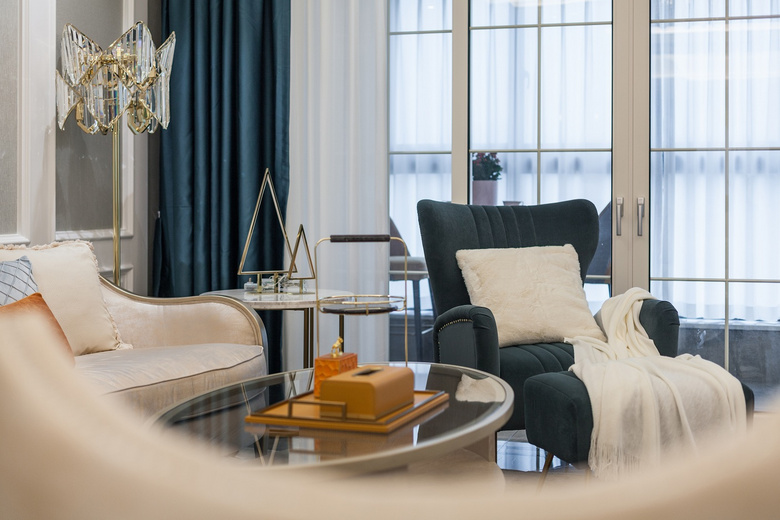 180�O������ɫ���Σ�ʵ�����������