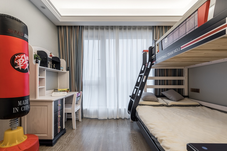 180�O������ɫ���Σ�ʵ�����������