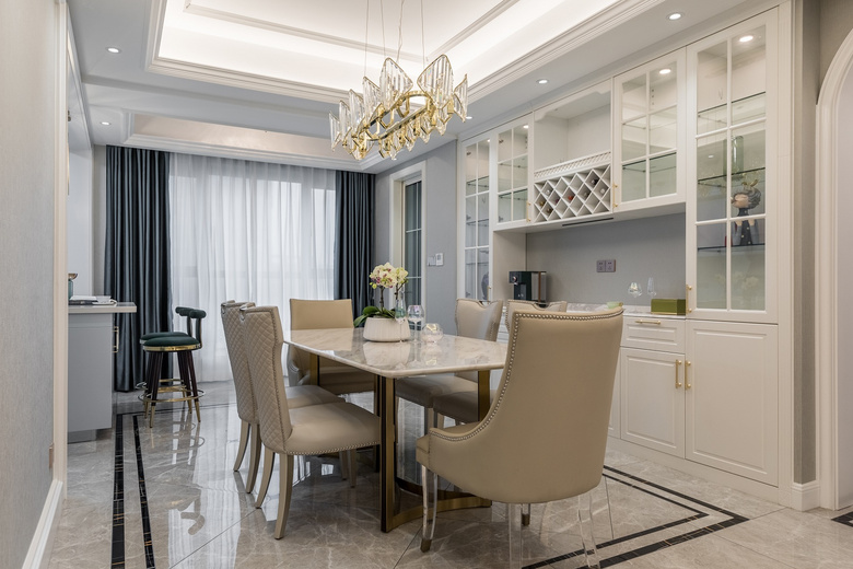 180�O������ɫ���Σ�ʵ�����������