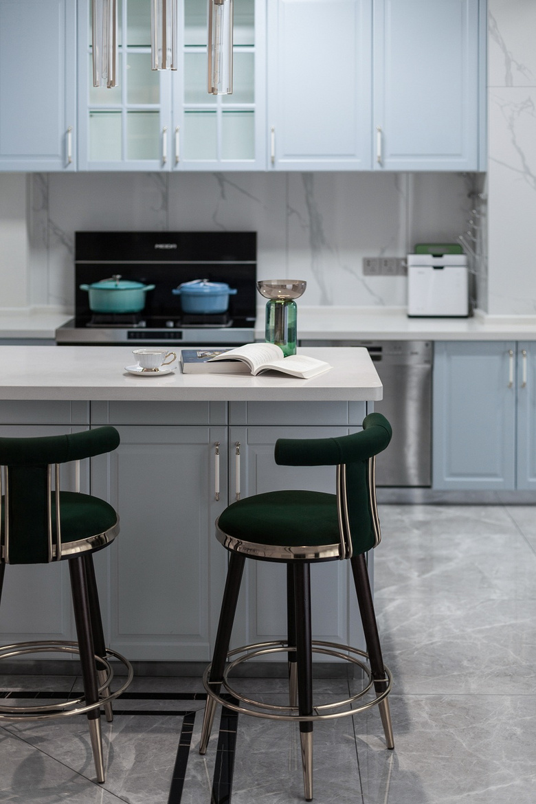 180�O������ɫ���Σ�ʵ�����������