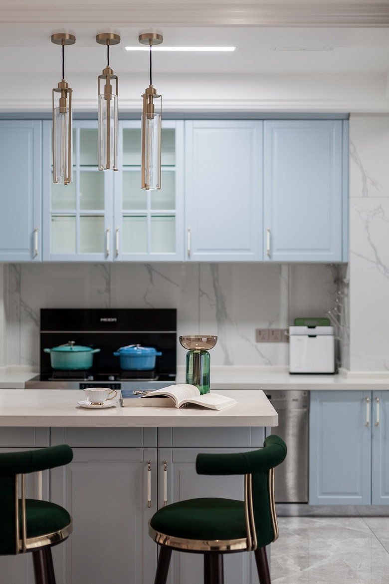 180�O������ɫ���Σ�ʵ�����������