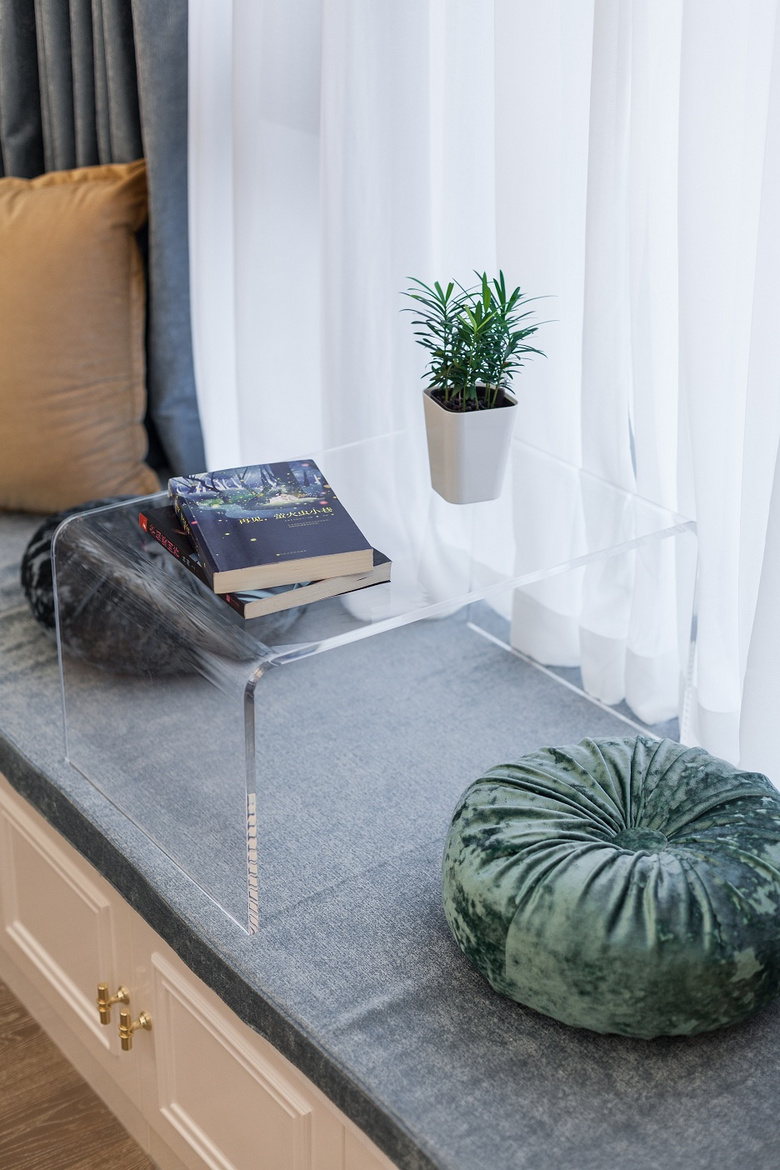 180�O������ɫ���Σ�ʵ�����������