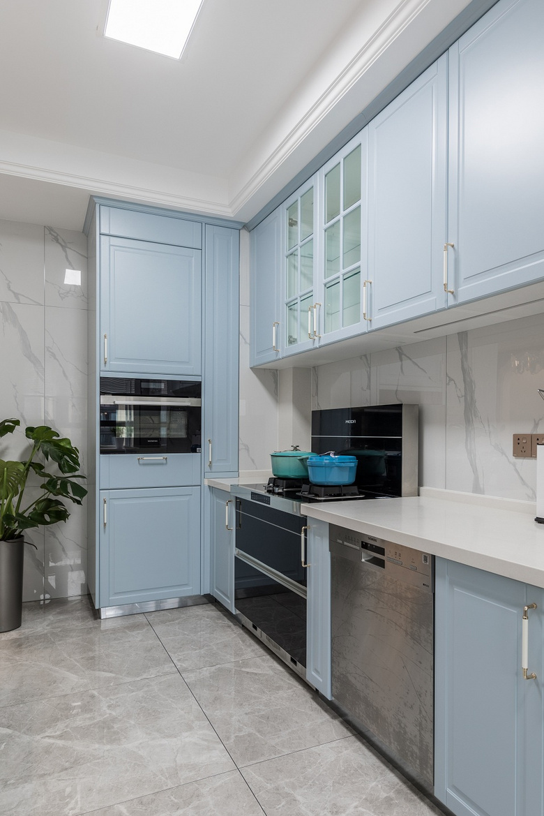 180�O������ɫ���Σ�ʵ�����������