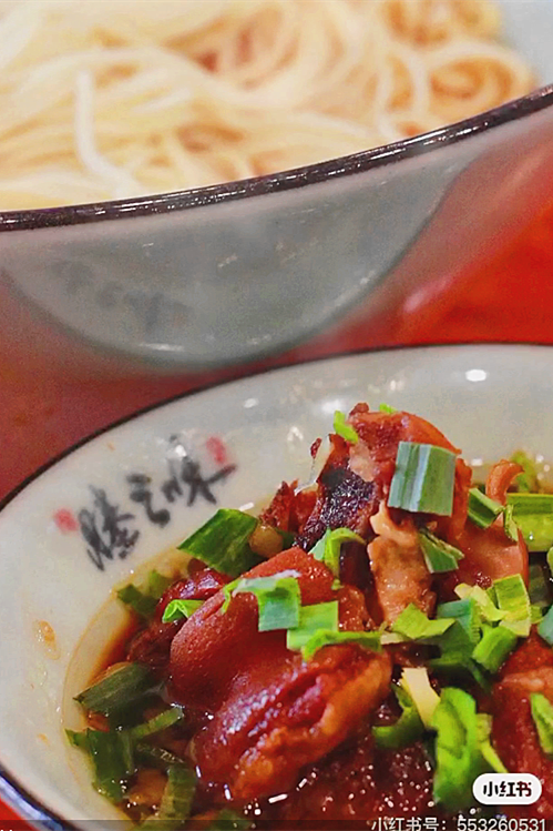 這個(gè)低調(diào)千年的冷門(mén)古鎮(zhèn),竟還是個(gè)被忽略的美食天堂