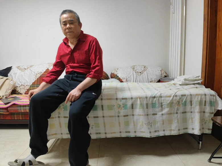 他们用半生时间等待失明