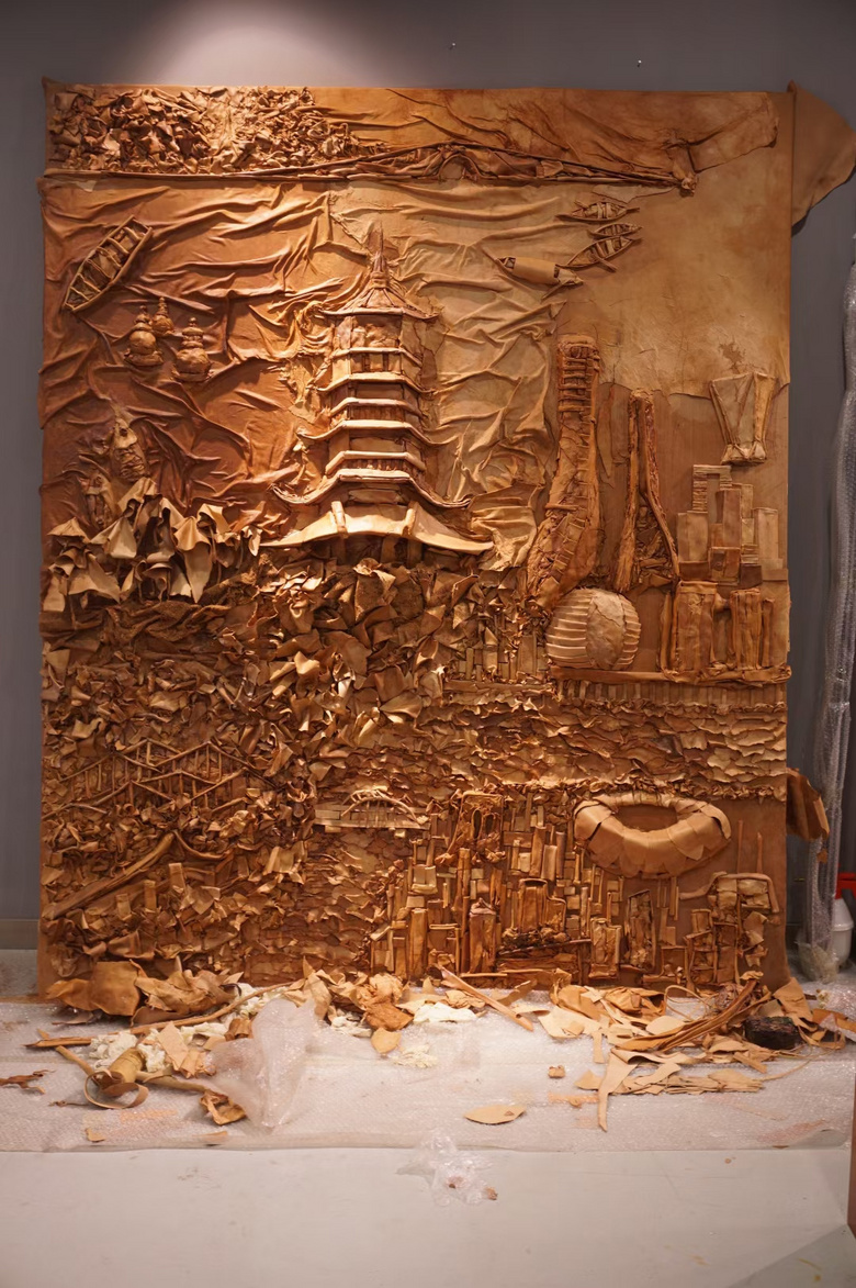 采用皮革雕塑工艺塑造完成的皮雕塑作品杭州印象