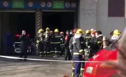 痛心！2021年最后一天，这场火灾致8人死亡，1名消防员殉职