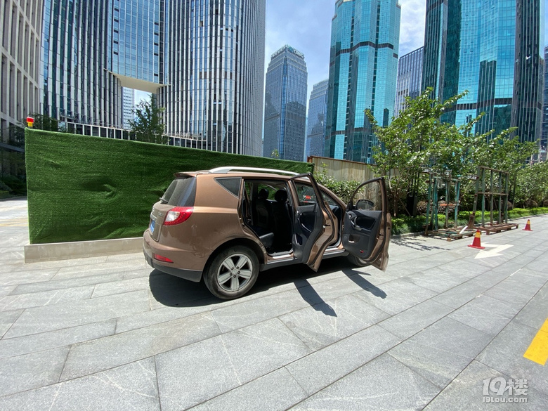 出吉利越野车