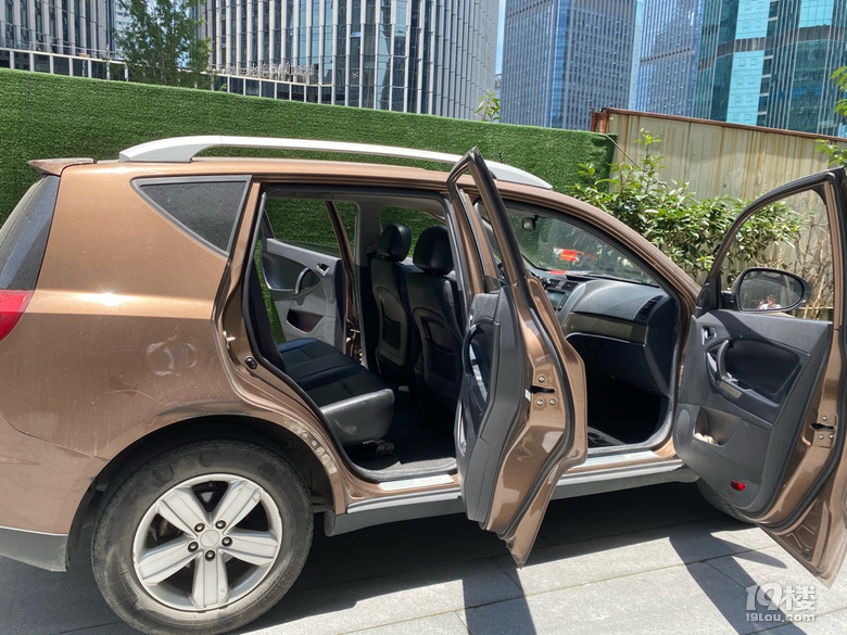 出吉利越野车