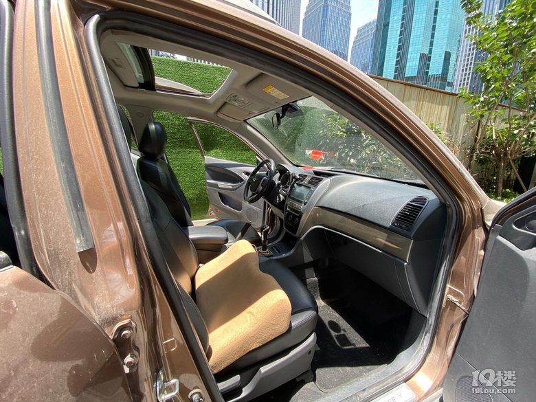 出吉利越野车