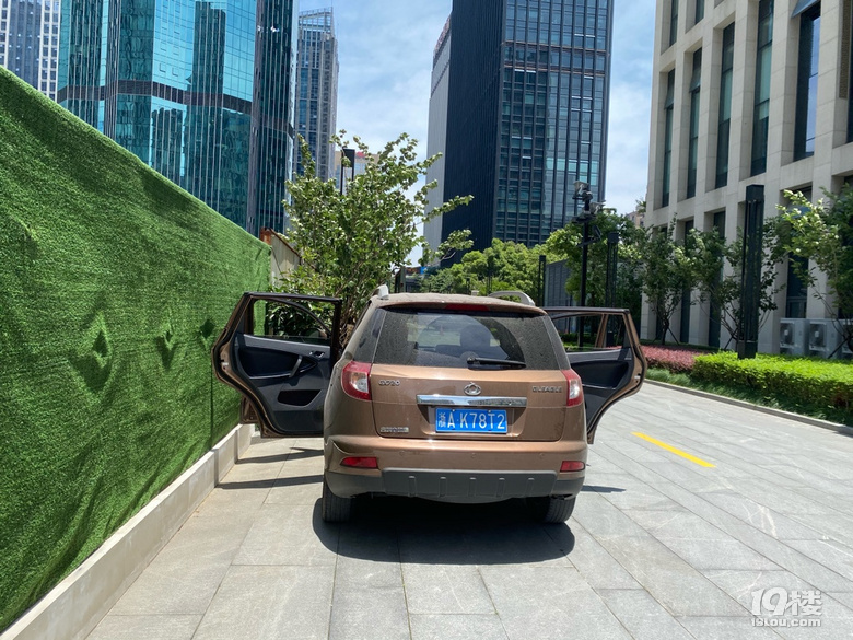 出吉利越野车