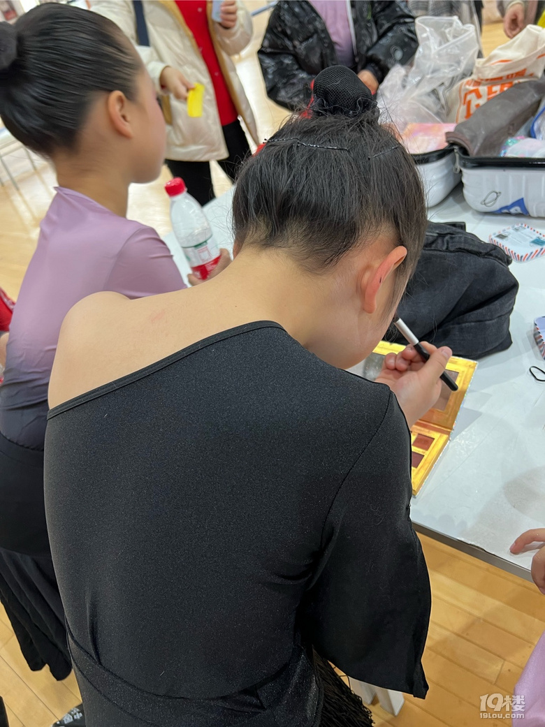 娃的拉丁舞匯報演出!雖然動作亂七八糟但是很值得鼓勵呀