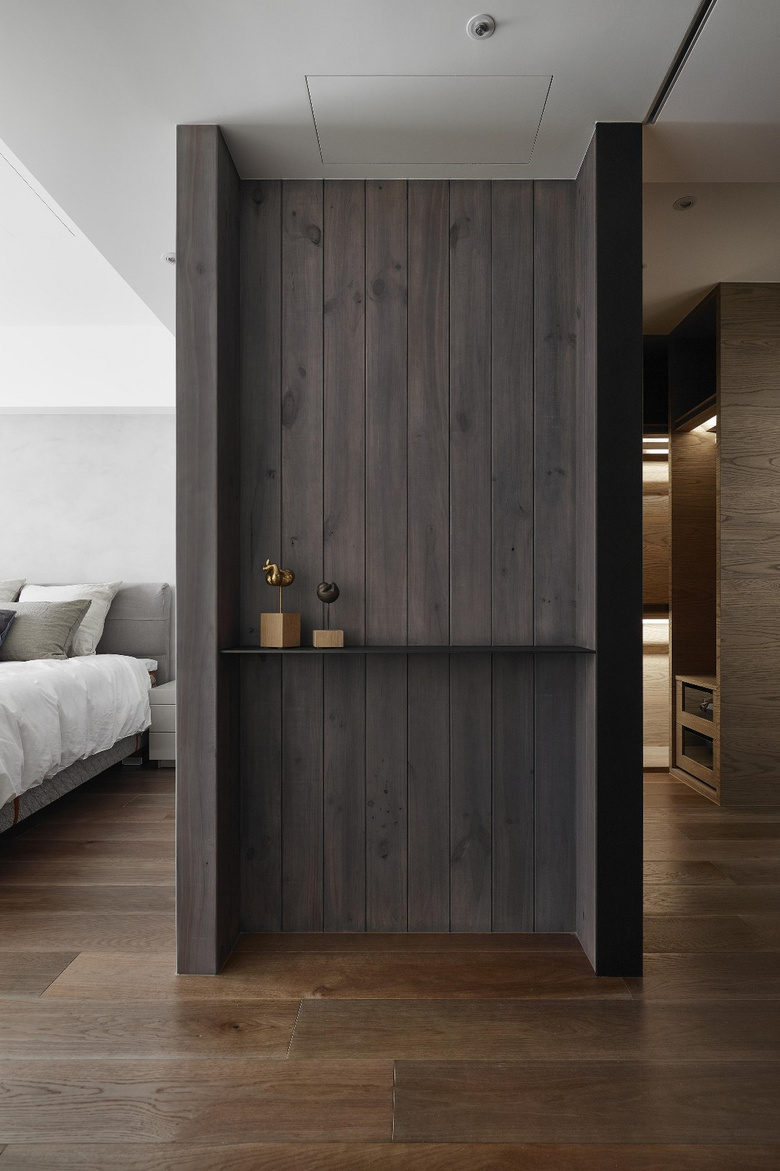 93�O�Ҷȼ�װ���ڰ�ɫ���صķ��