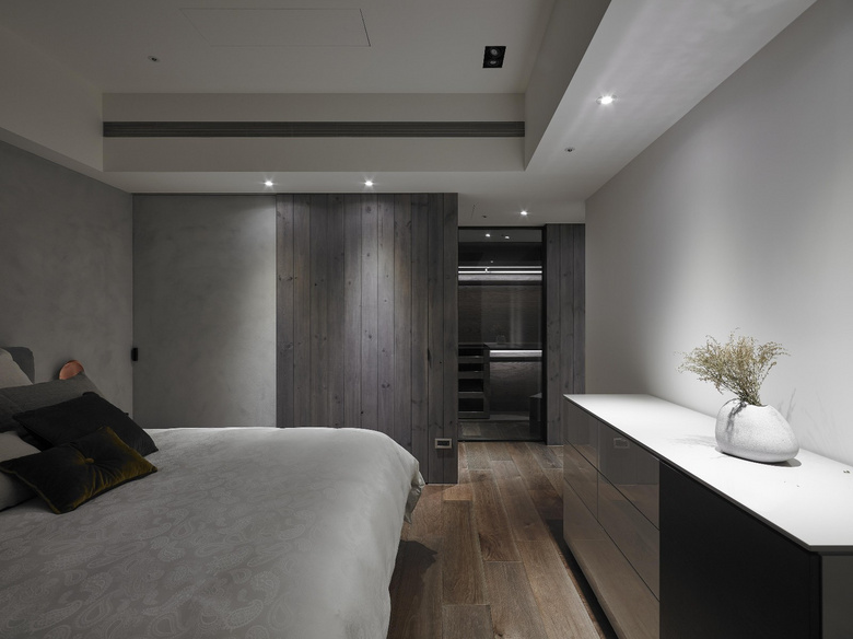 93�O�Ҷȼ�װ���ڰ�ɫ���صķ��