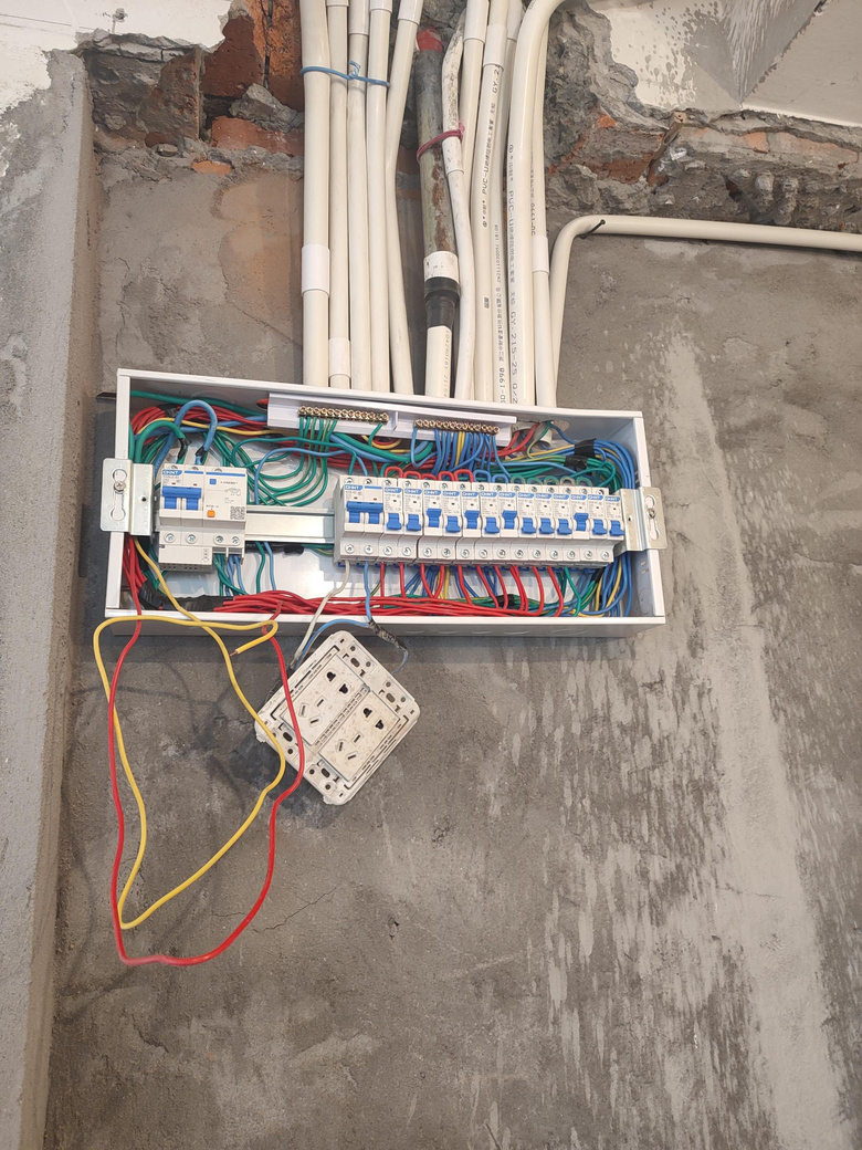 这个号称水电完工的工地触目惊心!装修公司不整改、不退款