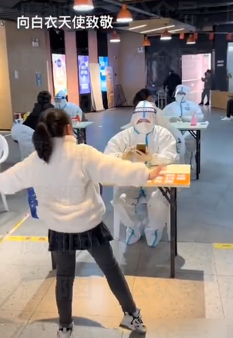 震驚！全網(wǎng)諸多孩子開始向醫(yī)護(hù)人員跳感謝舞引發(fā)劇烈爭(zhēng)議！