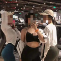“小区楼下穿着清凉拍照”，讨论太热烈！与网红当邻居什么感觉？