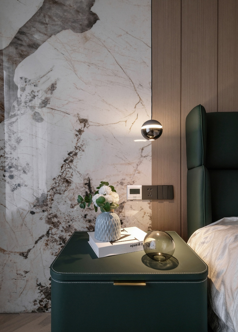 ���¼� �� �Ķ���140ƽë�������¶����ִ����ݷ�