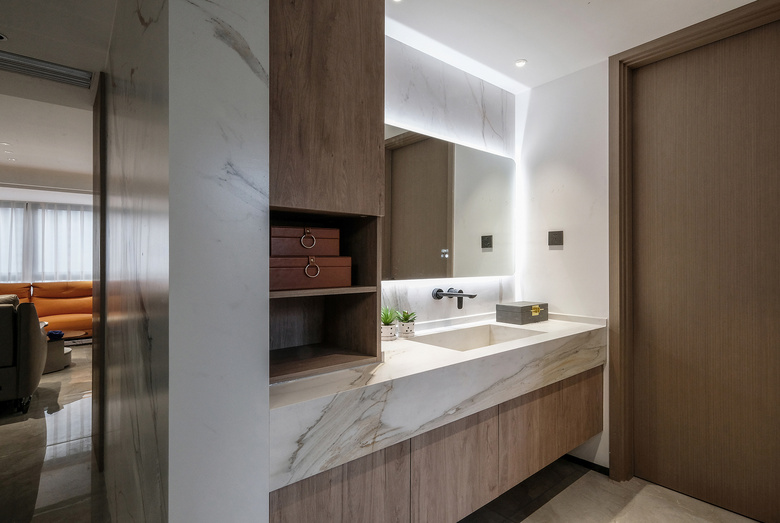 ���¼� �� �Ķ���140ƽë�������¶����ִ����ݷ�