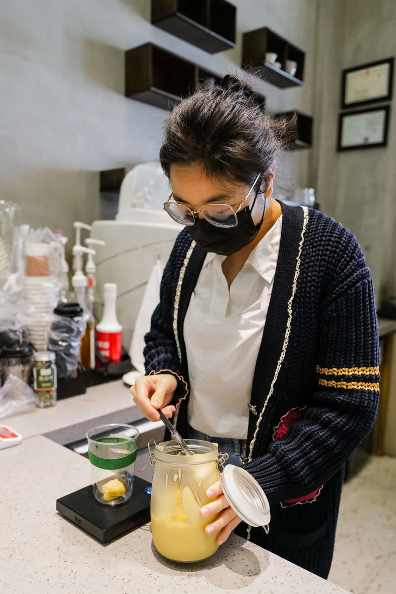 “西湖水”突然刷屏！有人特地从东北来打卡，网友们却吵开了