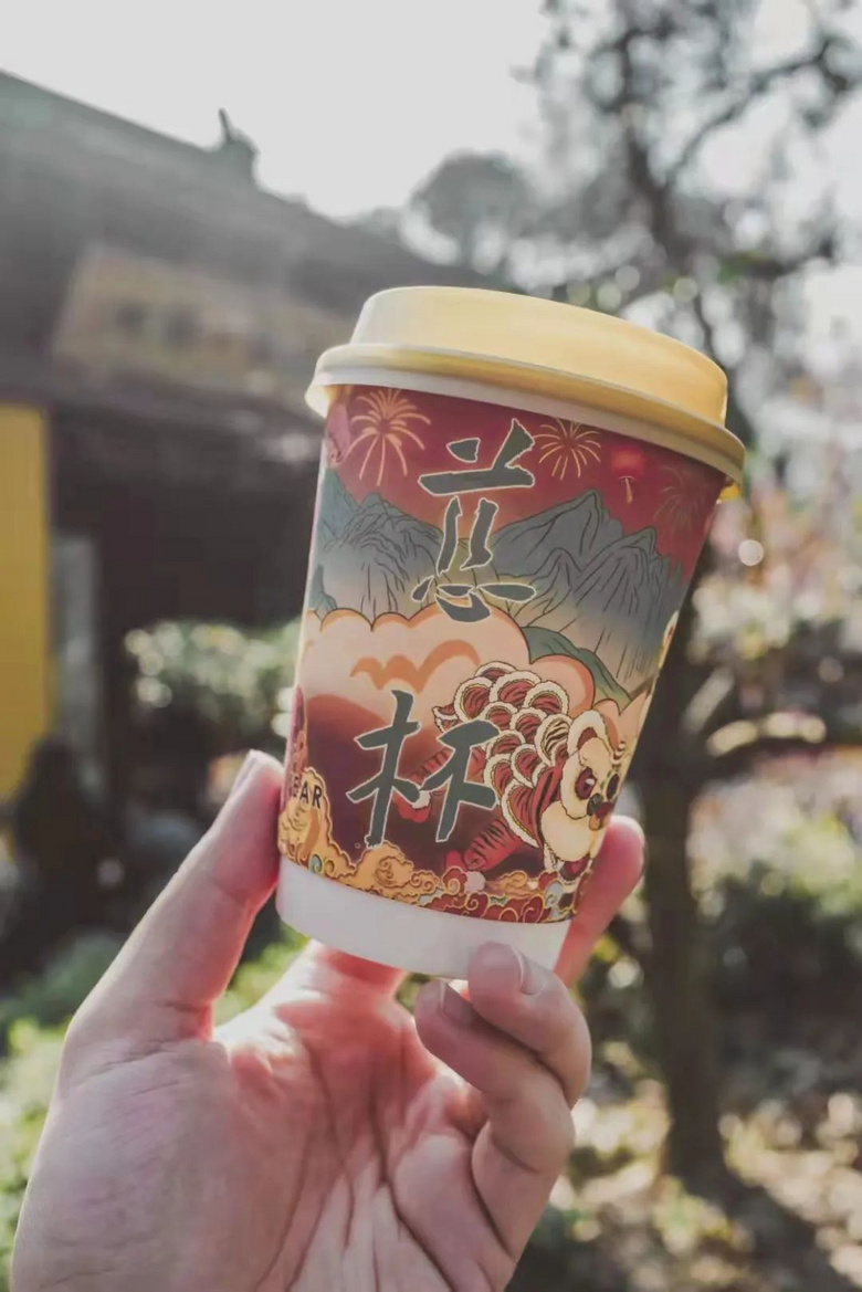 “西湖水”突然刷屏！有人特地从东北来打卡，网友们却吵开了
