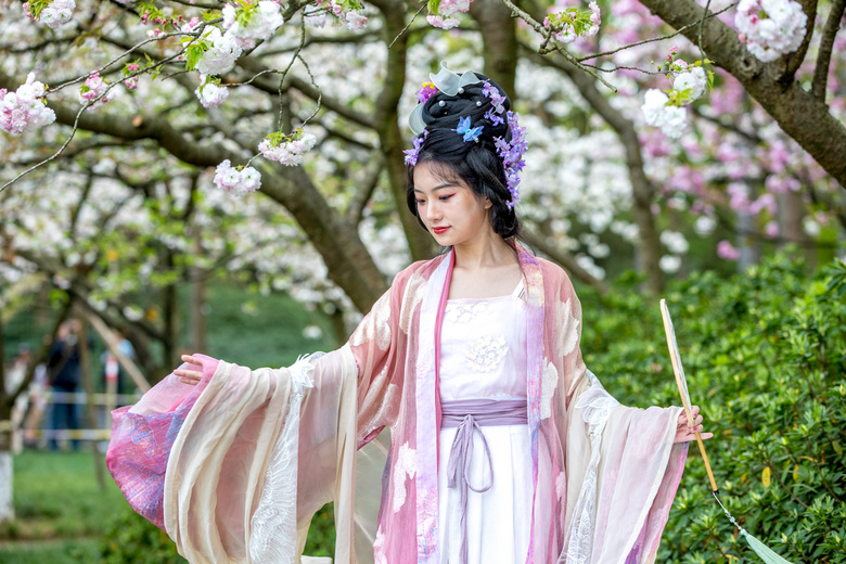 樱花树下穿汉服的小姐姐美腻了！2022.03.31
