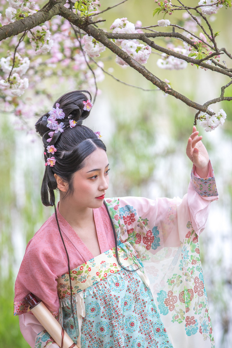 樱花树下穿汉服的小姐姐美腻了！2022.03.31