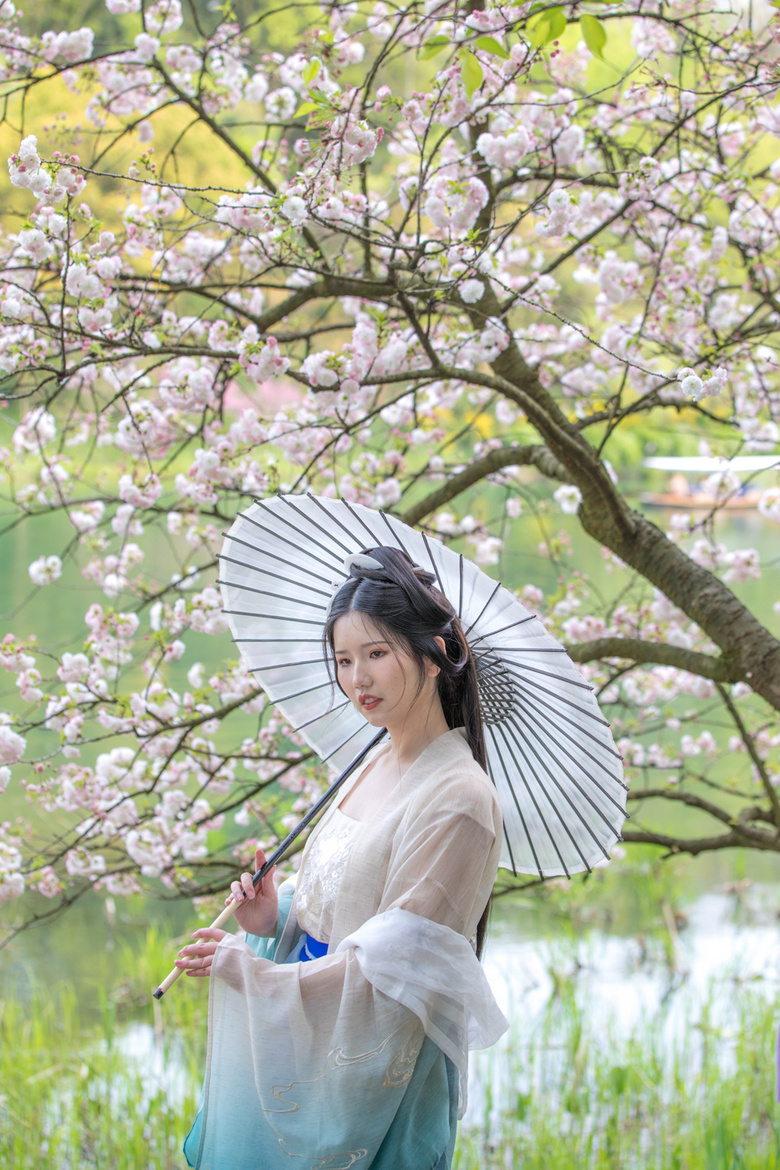 樱花树下穿汉服的小姐姐美腻了！2022.03.31