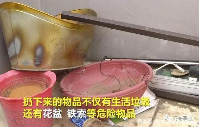 太吓人了！从5楼砸下来一把菜刀…