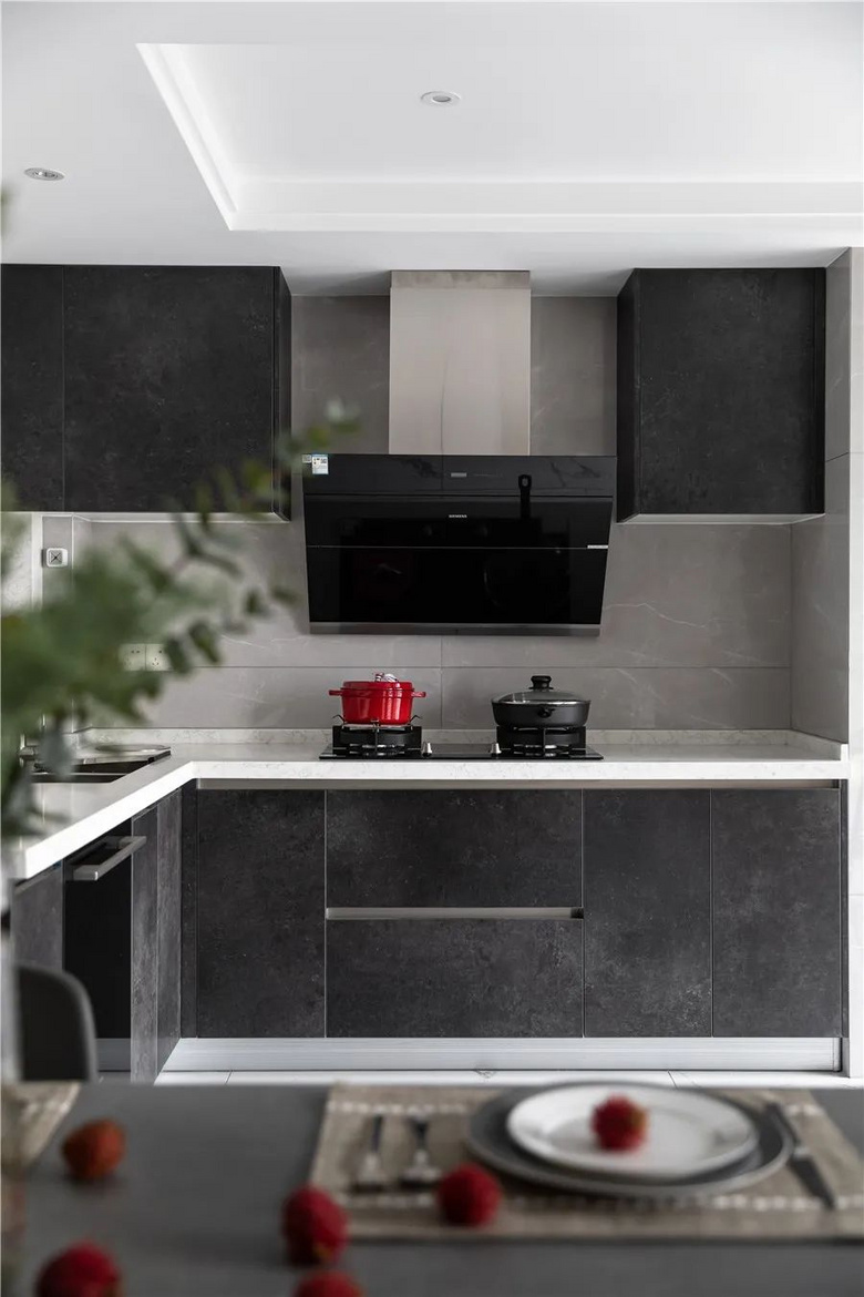 140㎡现代风格新居,吧台点缀空间,纵享品质生活