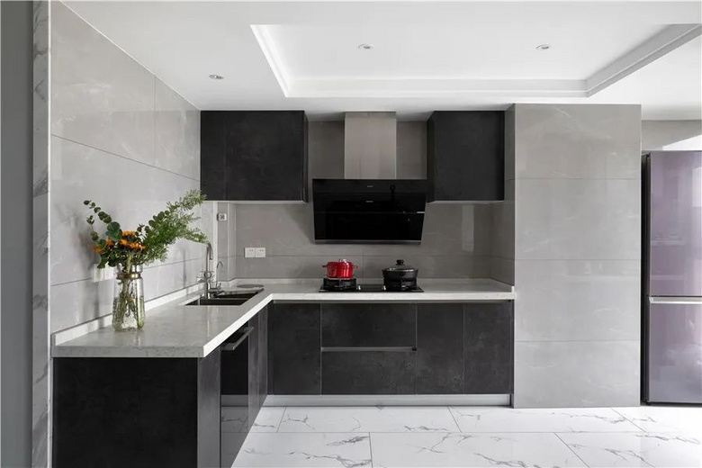 140㎡现代风格新居,吧台点缀空间,纵享品质生活