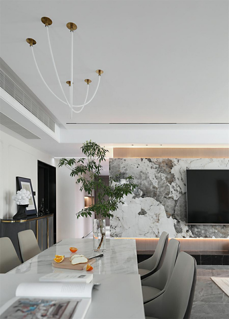 136㎡轻法式丨色彩之间的碰撞,极简与法式相融