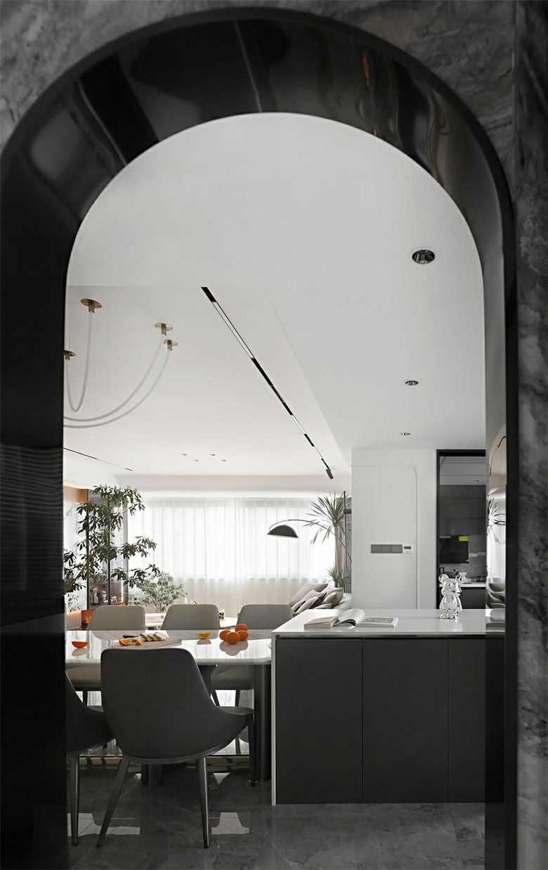 136㎡轻法式丨色彩之间的碰撞,极简与法式相融