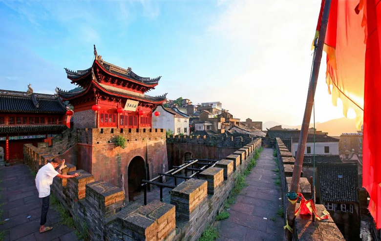一場奇跡!有“鯨”無險的背后,竟藏一座神仙美貌小鎮(zhèn)