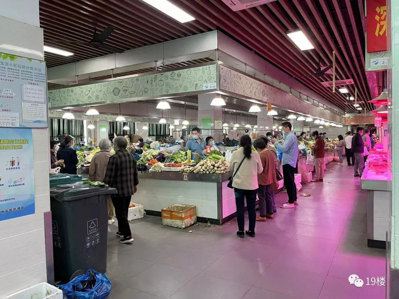 拱墅區菜場、超市的蔬果區域滿滿當當！有攤主一天進貨兩次