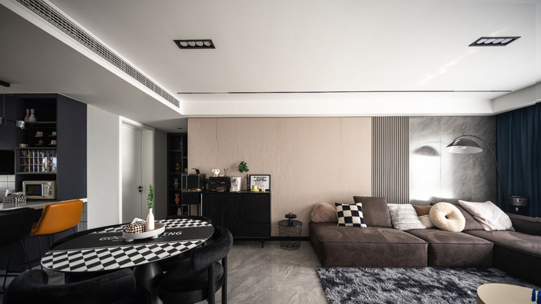 û���ܾܾ����׵ĸ߼��У�