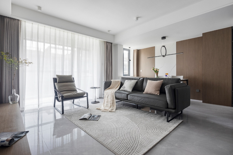 û���ܾܾ����׵ĸ߼��У�