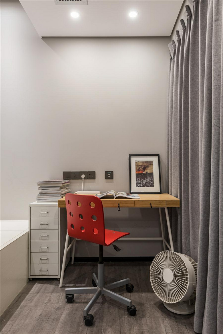 85�O�ִ�����¼ң�ǳɫϵ��������䣬������ܰ�ľ�ס����