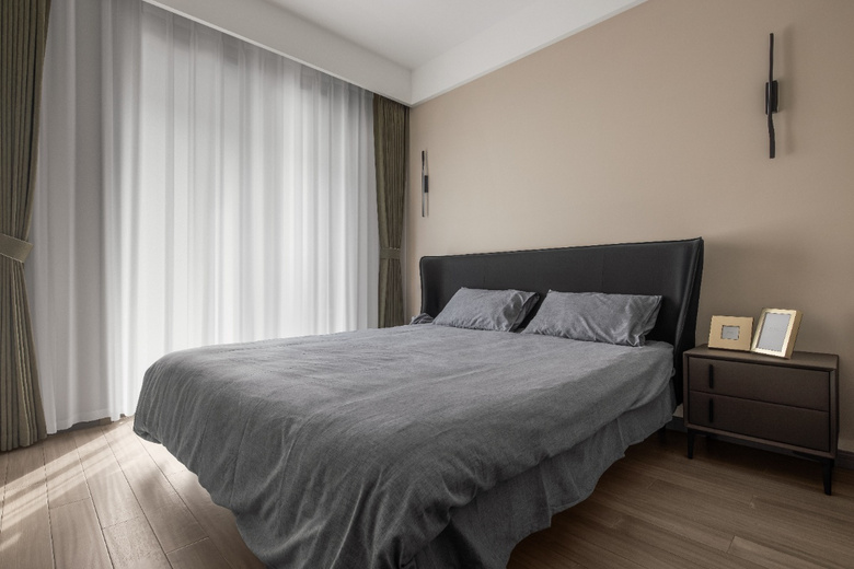 5��ͷ����ǽ�����У�����ֵ���ұر���