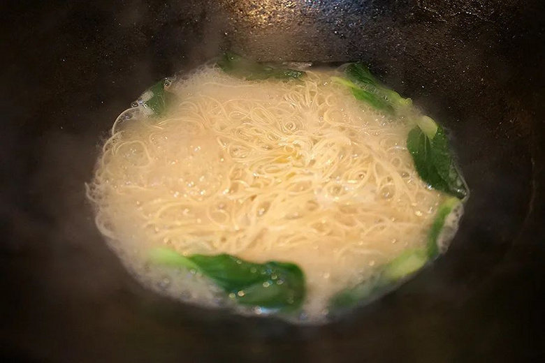 黃魚面一碗,活兒越細,越鮮美
