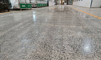 ���ݻ������ͽ���ƺ��ʩ���˵绰����������������Ӳ���а�ͷ��˭