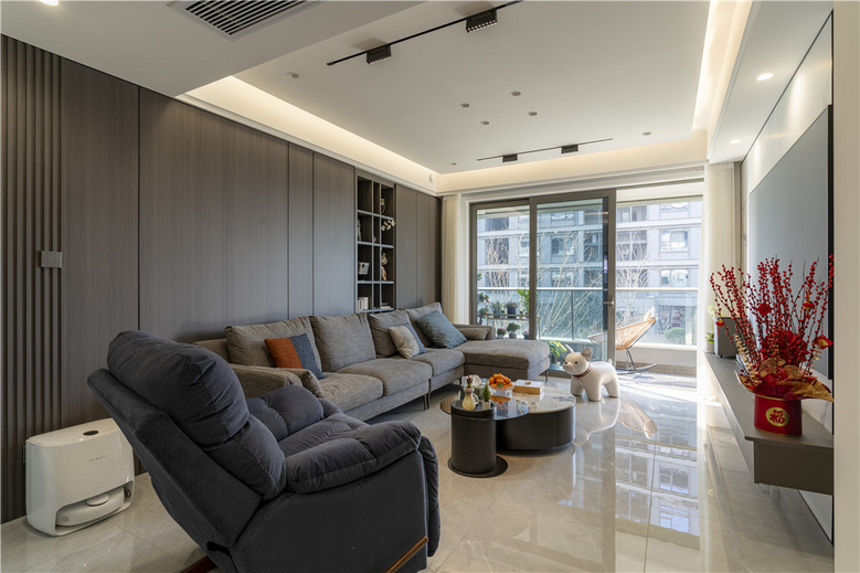 �������������ƣ��������˿䲻ͣ��