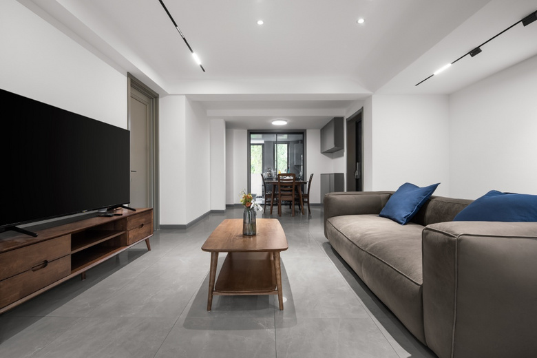 �������������ƣ��������˿䲻ͣ��