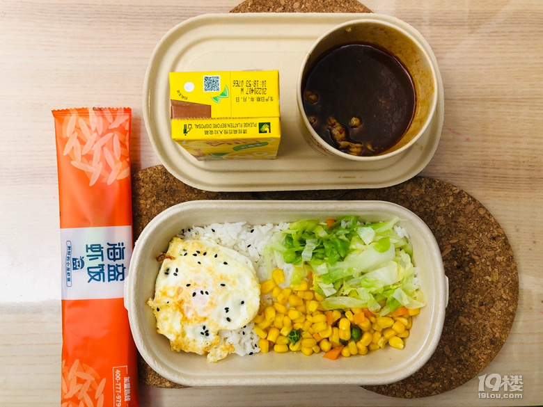 芒种晚饭吃一份小龙虾盖饭，颜值、口味和性价比都在线！[表情]