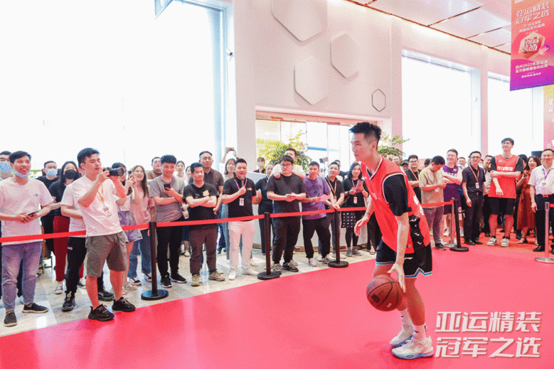 Բ���չ٣���Ʒװ��6.18 CBA����25�����˾�װ��ذ�Բ������