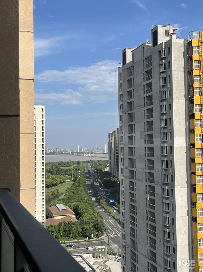 10.5元/平,杭州424套公租房房源開放登記,19樓小編實(shí)地打探中!