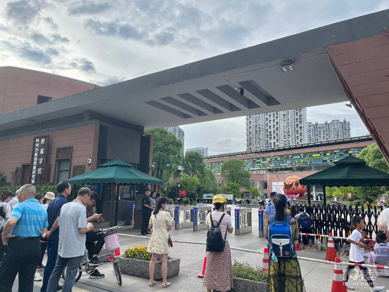 10.5元/平,杭州424套公租房房源開放登記,19樓小編實(shí)地打探中!