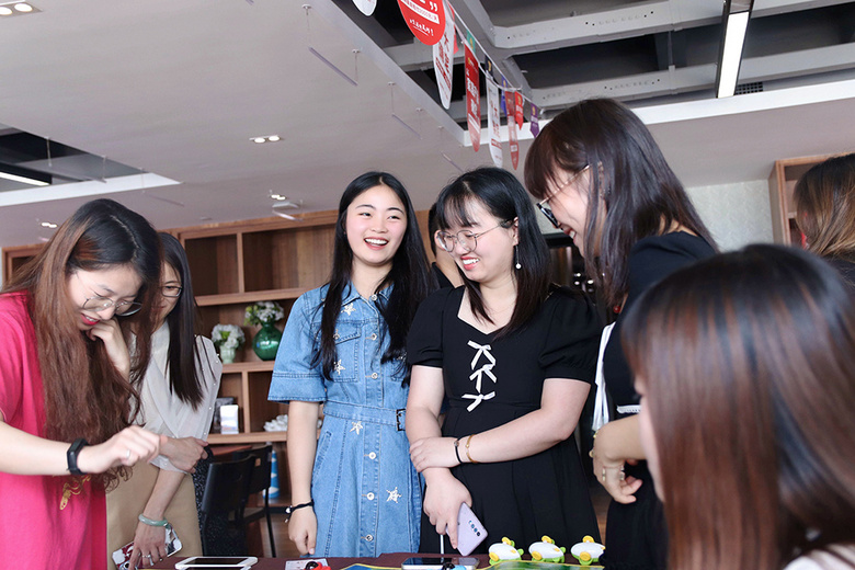 ���������ԡ�������������ŷ���Ժ���Ľ����մ�����������